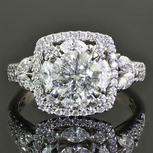 Anello di Diamanti F815 in Oro Bianco, Taglio Brillante Rotondo, Diamante Naturale, Anello di Fidanzamento da Donna, Colore D, Montatura Halo - Product Image 1