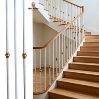 En gros, Balustre d'escalier en fer massif creux blanc uni Rd 5/8 avec embout doré pour rampe d'escalier en bois intérieure