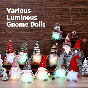 Reno Rudolph de Peluche con Luz LED y Gorro de Punto, Decoración Navideña, Adorno Festivo para Mesa, Set de Regalo Navideño - Product Image 2