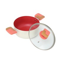 Casserole antiadhésive en alliage d'aluminium, résistante à la chaleur, avec poignée en bakélite et couvercle en verre trempé, compatible induction, pour une cuisson saine et facile.