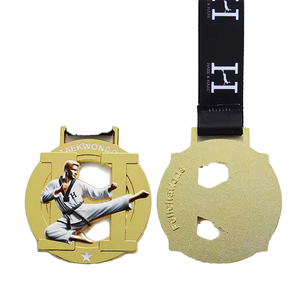 Medalla de Taekwondo Personalizada de Aleación de Zinc Dorada, con Acabado Arenado, Forma Hueca, Impresión a Color, para Torneos de Artes Marciales, con Cinta - Product Image 1