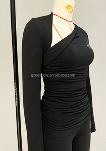 Maßgeschneidertes Damen-Set: Schlanke, asymmetrische Kurzarm-Bluse mit Falten und bestickte, ausgestellte Hose – Zweiteiliges Yoga-Set für den Alltag, Skinny Fit - Product Image 4