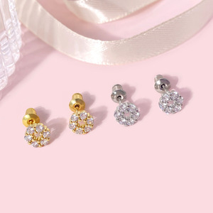 Prix de gros, boucles d'oreilles clous mignonnes en forme de fleur avec zircon cubique pour femmes - Product Image 4