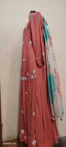 Vestido Maxi Rosa con Cuello en V, Bordado a Mano con Diseño de Puntos, Corte Holgado, Manga Larga, Informal, Tejido de Algodón y Fibra de Bambú - Product Image 3