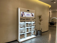 Présentoir de maquillage magasin de détail étagères de design d'intérieur salon de beauté magasin de cosmétiques vernis à ongles parfum présentoirs étagères support