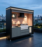 Cuisine extérieure étanche avec porte à volet roulant intégrée, barbecue gaz et électrique pour villa et jardin