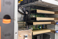 Serveur tour de virtualisation T560 4.5U Intel Xeon 1 To de mémoire 6 PCIe Gen5 6x 75W GPU