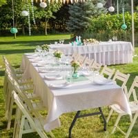 Table et chaises pliantes rectangulaires modernes blanches pour l'extérieur, avec design pliable pour une utilisation en cour
