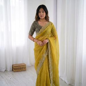 AARA Fashion Sari en soie jaune brodé avec chemisier vert olive, tenue de mariage indienne traditionnelle pour femme, longueur au sol, coupe classique, Sun - Product Image 1