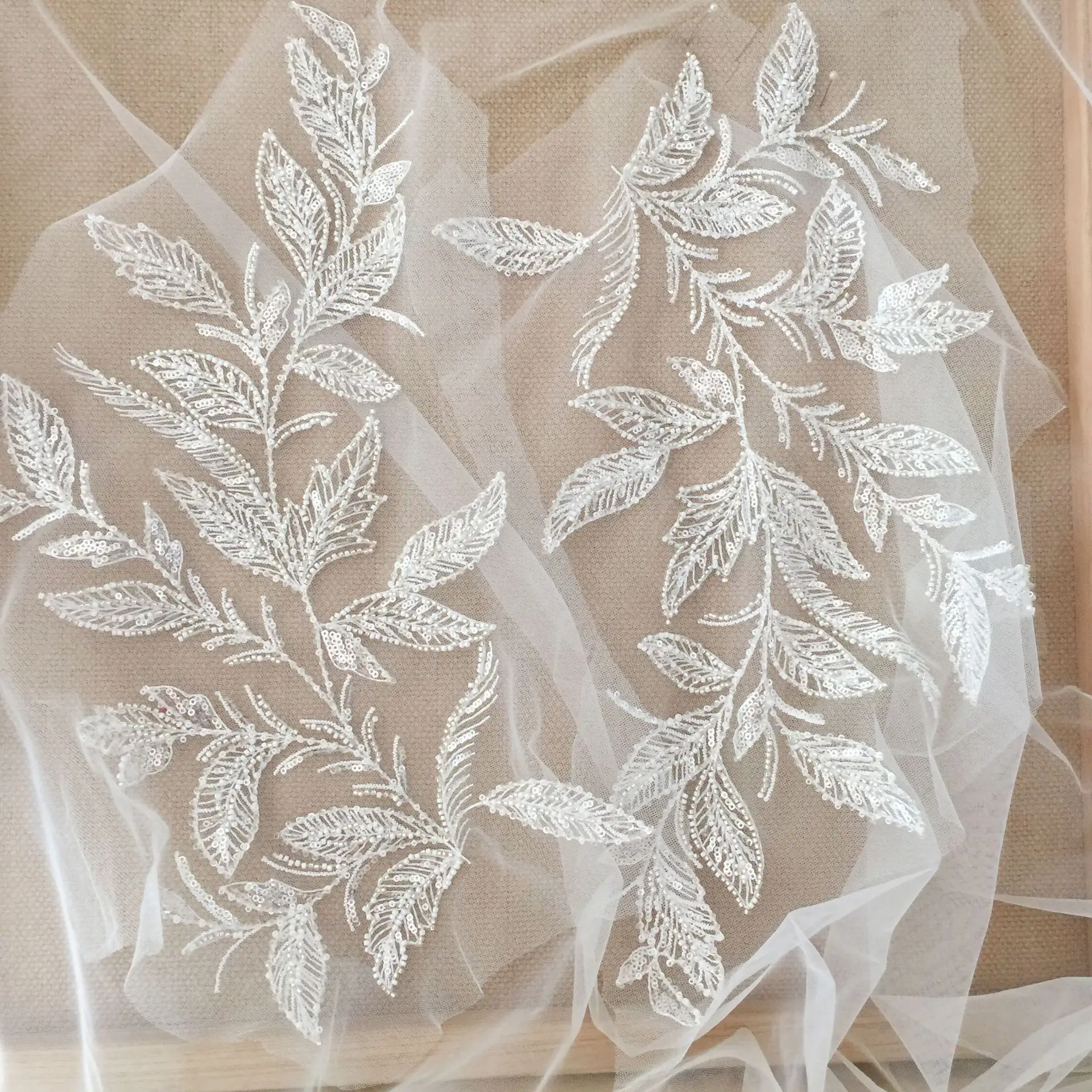 LS829ホワイトビーズスパンコール刺繍植物パターン葉花服パッチブライダルウェディングドレス装飾アップリケパッチ
