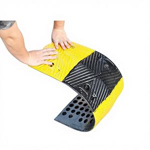 बढ़ी हुई स्थिरता और सड़क उपयोग के लिए रेत के फिलयोग्य डिजाइन के साथ भारित रबर प्लास्टिक और कास्ट स्टील की गति बंप - Product Image 3