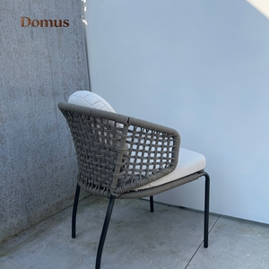 Tabouret de <span class=keywords><strong>bar</strong></span> d'extérieur moderne de style nordique avec cadre en aluminium à pieds hauts, dossier en rotin tressé, imperméable et résistant au soleil pour terrasse et jardin - Product Image 4