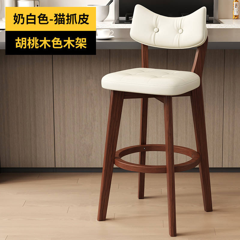 Cadre marron avec cuir blanc griffé façon chat.