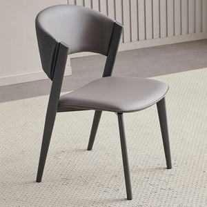 Vente en gros de meubles de luxe nouveau design Chaises de salle à manger en cuir avec pieds en métal - Product Image 4