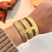 Bracelet en acier inoxydable plaqué or 18 carats, élégant et minimaliste, texture sophistiquée, bracelet ouvert, bijoux inaltérables, cadeau unisexe