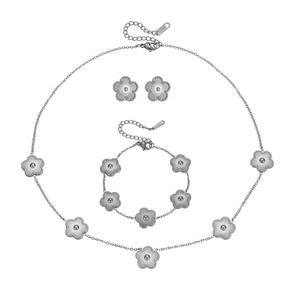 Nabest Juego de Joyería para Mujer con Collar, Pulsera y Aretes de Trébol de Cuatro Hojas en Acero Inoxidable Chapado en Oro de 18K al por Mayor - Product Image 4