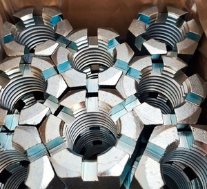 DIN 935 ASME B18.2.2 ASME M3-M100 B18.2.4.3M เหล็กคาร์บอน Cl.4/<span class=keywords><strong>8</strong></span>/10 HEX หนาและน็อตปราสาทสีดำปรับขนาดได้ - Product Image 6
