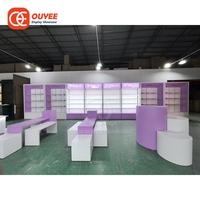 Comptoir d'exposition sur mesure en verre trempé avec éclairage LED pour magasin de détail, aménagement écologique pour entreprenant, design de salon de coiffure et de beauté