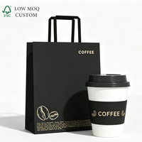 Sacs cadeaux en papier kraft noir écologique avec logo en feuille d'or personnalisée, plusieurs tailles, sacs en papier recyclables pour l'emballage à emporter des cafés