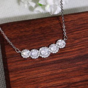 Collana con Ciondolo a Cinque Cuori Mobili per Donne, Elegante Catena per Clavicola, Gioielli alla Moda - Product Image 5
