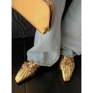 Mules plissées à bout carré ajouré, design français de niche, mules à bout fermé avec boucle métallique, sandales d'été pour femme pour l'extérieur - Product Image 4