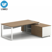 Bureau de direction en L en bois moderne de luxe LIWEI Europe, ensemble de mobilier ergonomique extensible incurvé pour la conception de bureaux de PDG