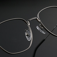 Lunettes de lecture en titane rétro classique à petite monture pour hommes et femmes Design de visage souriant à la mode avec finition dorée en acétate
