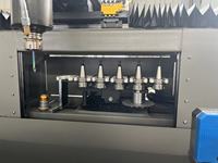Centro de Mecanizado CNC WEIKE con Cambio Automático de Herramientas de 3200 mm, Maquinaria para Fabricación de Perfiles de Aluminio