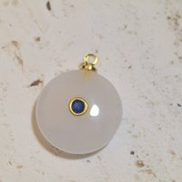 Nouveautés Stone Charm Europe US : Pierres Naturelles Lapis Lazuli, Quartz Fraise, Howlite, Zircon avec Design Incrusté et Cercle en Fer – Prêt à l'emploi