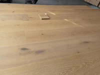 Parquet en chêne européen massif multicouche, brossé léger, huilé naturel, largeur 240 mm