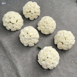 Boule de fleurs artificielle en soie blanche ronde, faite à la main par LEDA Factory, pour mariage, anniversaire, Saint-Valentin, fête - Product Image 2