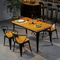 Dessus en bois de meubles commerciaux classiques avec pieds en métal Table de restaurant en bois de cuisine carrée