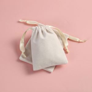 Bolsa de Joyería de Terciopelo Elegante de Alta Gama de 7x9 cm, Bolsita Pequeña con Cordón de Cinta para sus Colecciones de Piedras Preciosas - Product Image 1