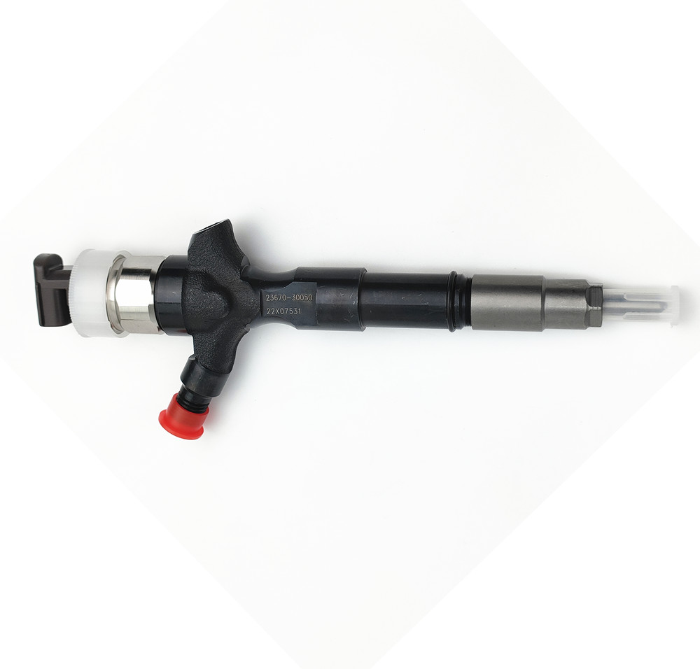 Fuel Injector 23670-30050 23670-39096 Common Rail Injetor 095000-5880 095000-5881 for TOYOTA HIANCE 2KD-FTV