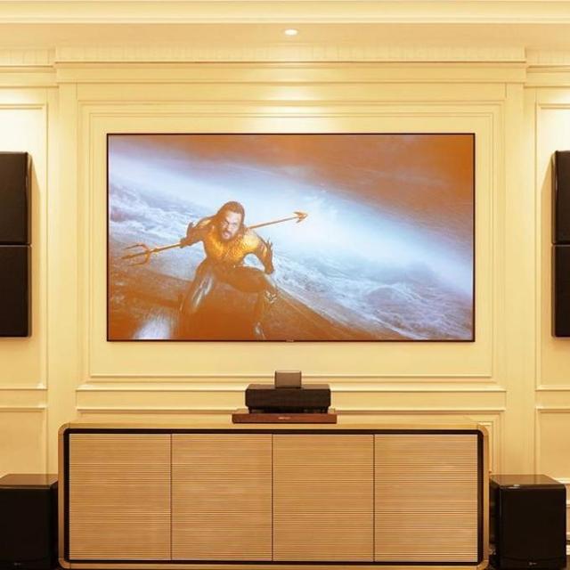 3LCD LS500B 4K PRO-UHD Laser 4000 Lumens 3D Ready Portable Home Theater Ultra Short Throw 2500000:1 Contrast Glass Projector