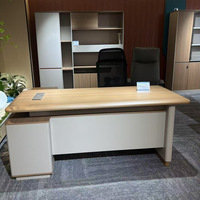 Bureau de direction moderne en panneaux de bois avec tiroirs
