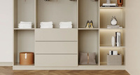 Armoire à portes battantes pour chambre à coucher // Armoire de couleur blanc chaud avancée // Armoires faites à la main