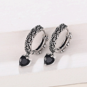 Orecchini a Cuore con Rose per Donne, Design Floreale Dolce, Gioielli Eleganti per Uso Quotidiano - Product Image 5