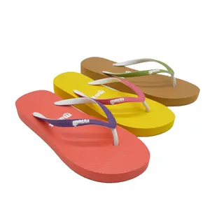 Tongs d'été pour femmes pantoufles plates et épaisses pantoufles pour filles PVC double couleur sangle avec logo personnalisé