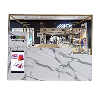 Aménagement intérieur complet de boulangerie-pâtisserie, personnalisation de la pièce, vitrine en verre, comptoir de bar, décoration de café.