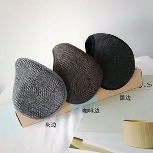 Cache-oreilles d'hiver pour hommes en peluche avec motif quadrillé gris, café, noir – Protection thermique pour l'hiver - Product Image 1