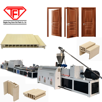 Ligne de production de panneaux de porte WPC personnalisée en usine, machine de fabrication de panneaux de porte WPC pleins et creux