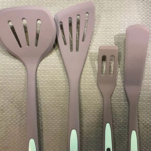 مجموعة ملاعق سيليكون رمادية فاتحة غير لاصقة للقلب والقلب، أدوات مطبخ للخبز مقاومة للحرارة، آمنة للغسالة والأفران، 9-12 قطعة - Product Image 4