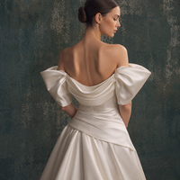 Robe de mariée plissée en satin sans bretelles avec dentelle, manches courtes, froncée, coupe trapèze, mini, traîne chapelle, couleur et taille personnalisables, design dos nu