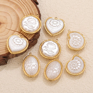 Colgante de Acrílico con Bisel de Acero Inoxidable al por Mayor, Diseño Floral de Corazón, Abalorio para Joyería DIY - Product Image 4