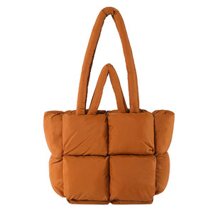 Sac à main fourre-tout matelassé en coton pour femmes avec fermeture à glissière rembourrée pour le shopping et le voyage avec doublure en polyester - Product Image 6