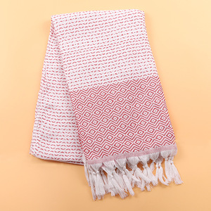 Toalla de baño turca Jacquard de 100x180cm de secado rápido con diseño geométrico y borlas para uso en la playa, mezcla de poliéster y algodón. - Product Image 1