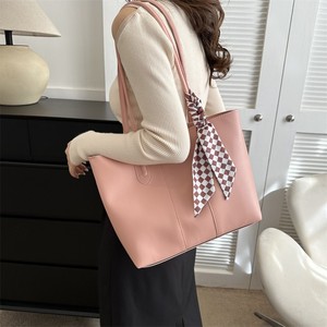 <span class=keywords><strong>Sac</strong></span> fourre-tout en PU pour <span class=keywords><strong>femme</strong></span>, grande capacité, avec fermeture éclair, élégant et simple, <span class=keywords><strong>sac</strong></span> à bandoulière haut de gamme avec foulard – Vente chaude - Product Image 2