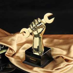 Trophée de clé à molette en métal gravé personnalisé, en alliage de zinc, pour équipe Iron Man, créatif, pour <span class=keywords><strong>ingénieur</strong></span>, artisan, ouvrier du bâtiment - Product Image 2