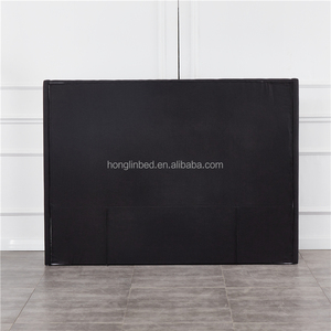 Tête <span class=keywords><strong>de</strong></span> <span class=keywords><strong>lit</strong></span> Queen autoportante en tissu <span class=keywords><strong>noir</strong></span> <span class=keywords><strong>capitonnée</strong></span> avec ailes, design élégant et confortable - Product Image 3